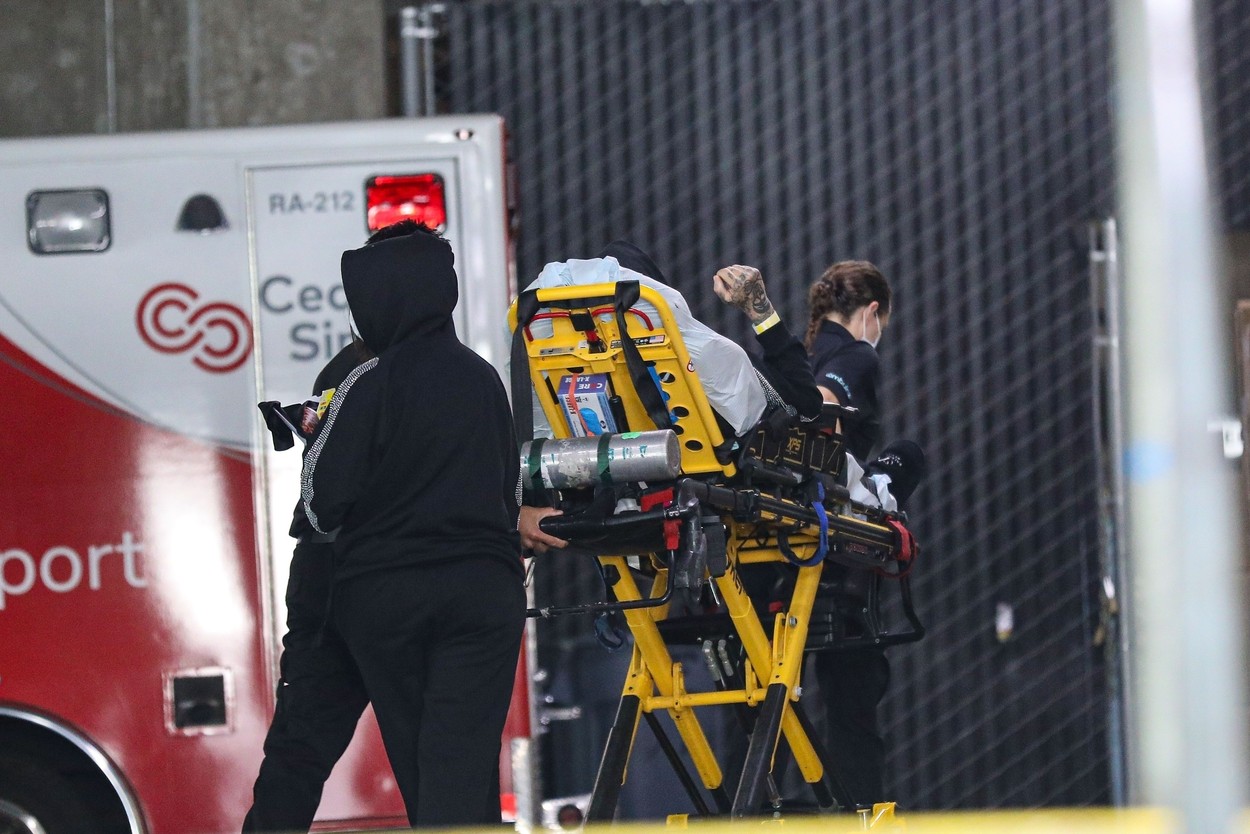 Travis Barker, iubitul lui Kourtney Kardashian a fost transportat de urgență la spital. Care este starea artistului