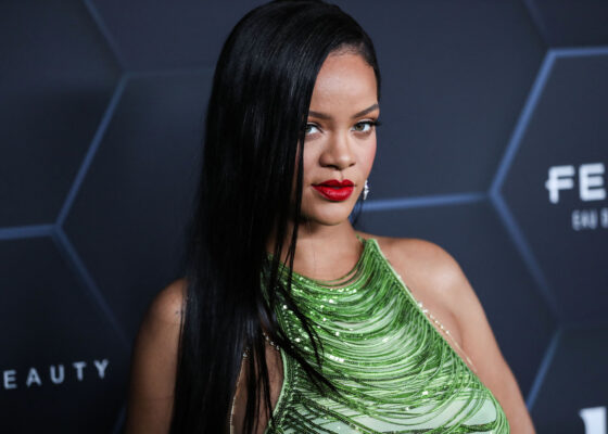 Hot af. La două luni după ce a devenit mămică, Rihanna a făcut senzație într-un corset din piele