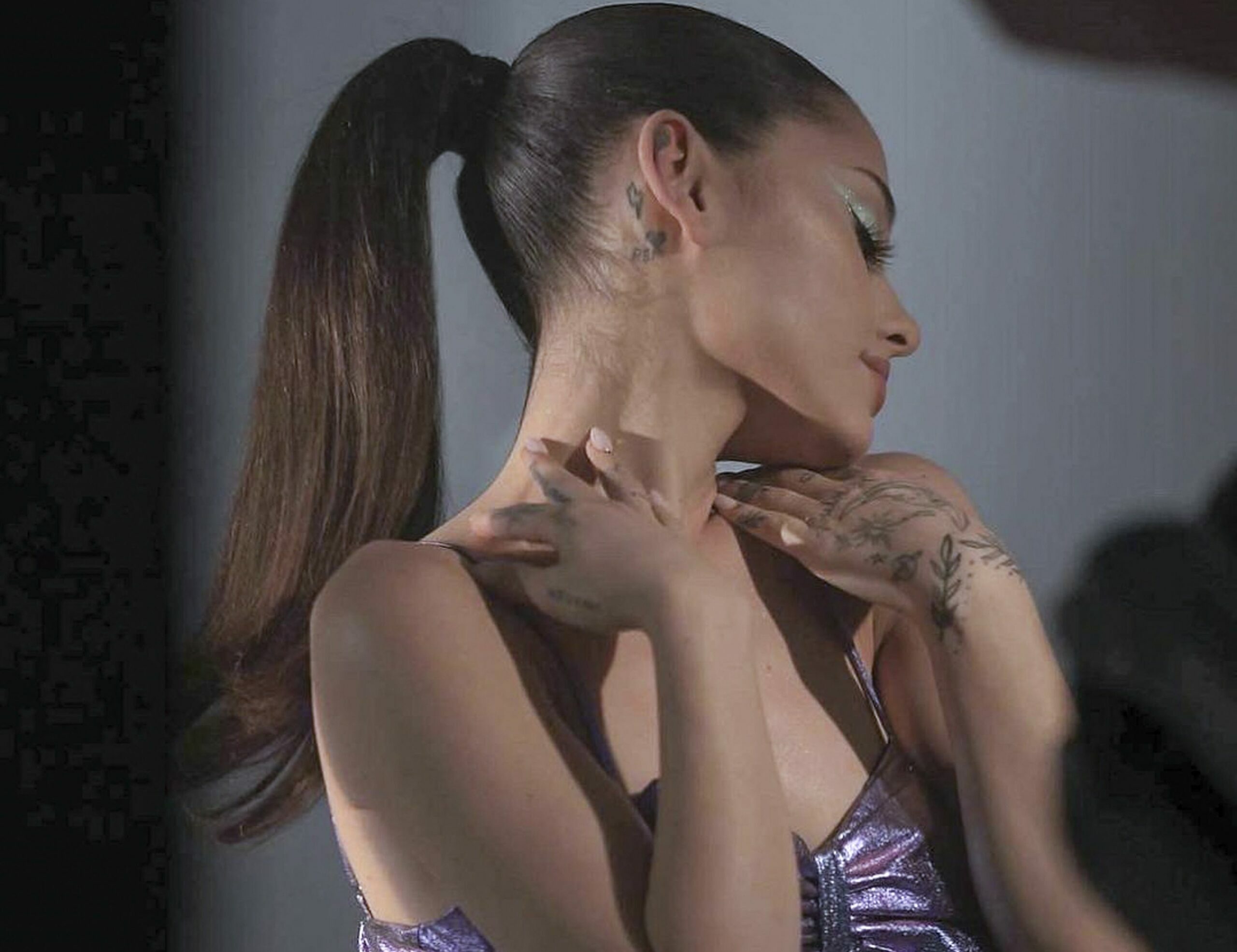 Ariana Grande a renunțat la celebrul ponytail. Cum arată, în realitate, părul artistei