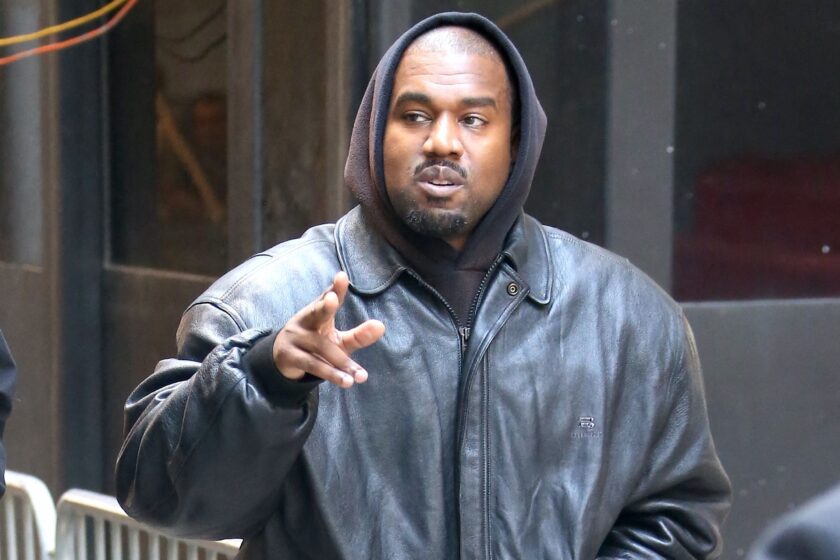 Kanye West sfidează toate regulile. Cum a fost surprins rapperul la o piscină din Grecia