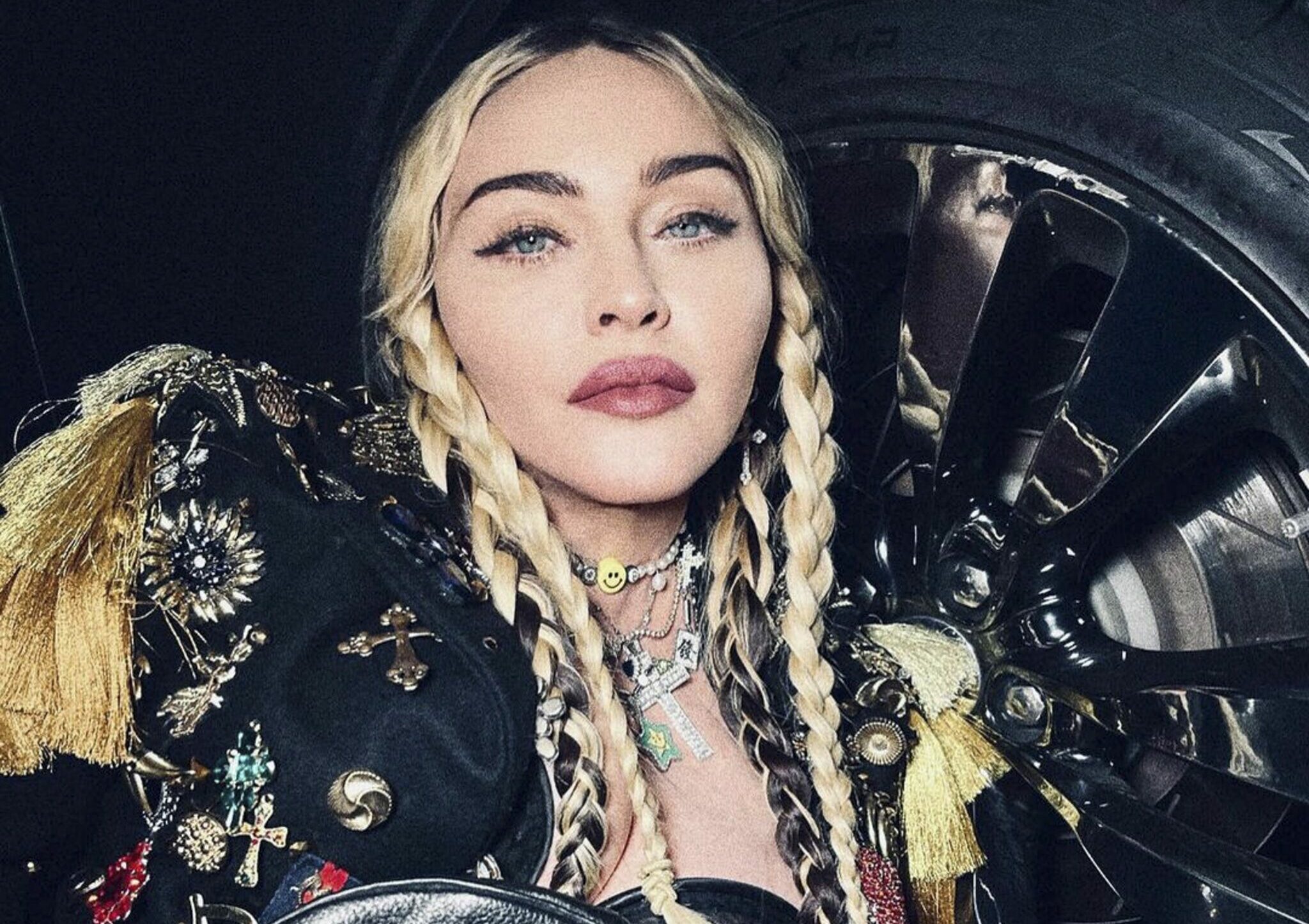 Madonna s-a filmat mai hot ca niciodată, iar fanii au reacționat. „When Jeffree Star meets Donatella Versace”