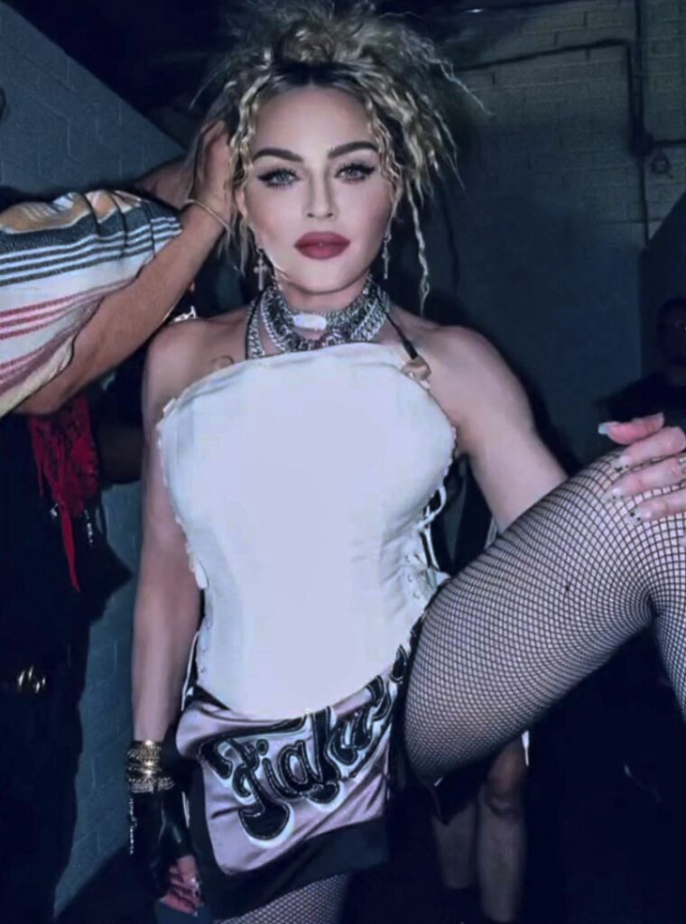 Madonna, videoclip controversat pe TikTok. Și-a schimbat artista orientarea sexuală?!