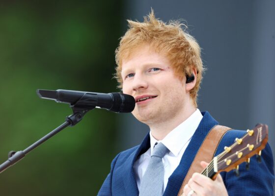 Ed Sheeran s-a distrat la Oktoberfest, în Frankfurt, iar halba din care a băut bere a fost vândută pe eBay