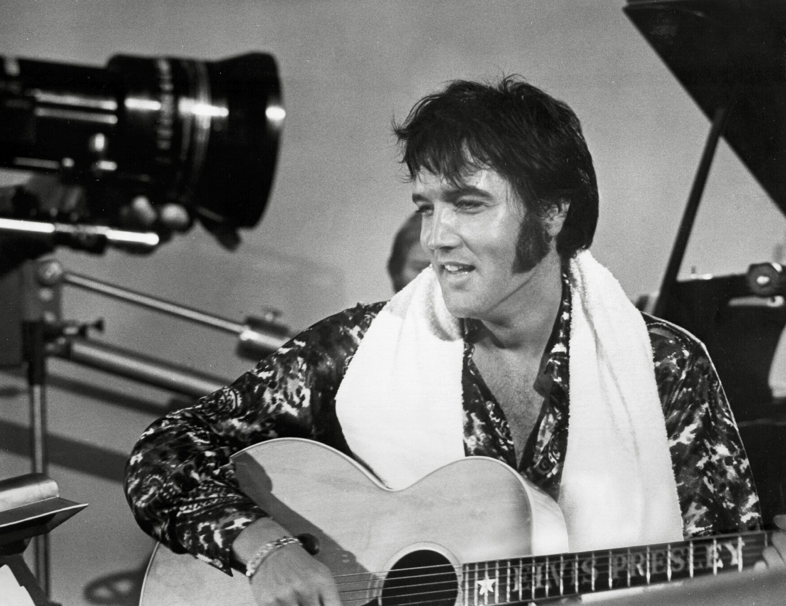New Elvis Presley on the way. Cine îl va interpreta pe regele muzicii Rock'n'Roll într-o nouă producție cinematografică