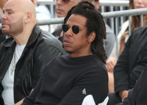 Cool or what?! Jay-Z s-a „flexat” cu toate Grammy-urile în fața fanilor