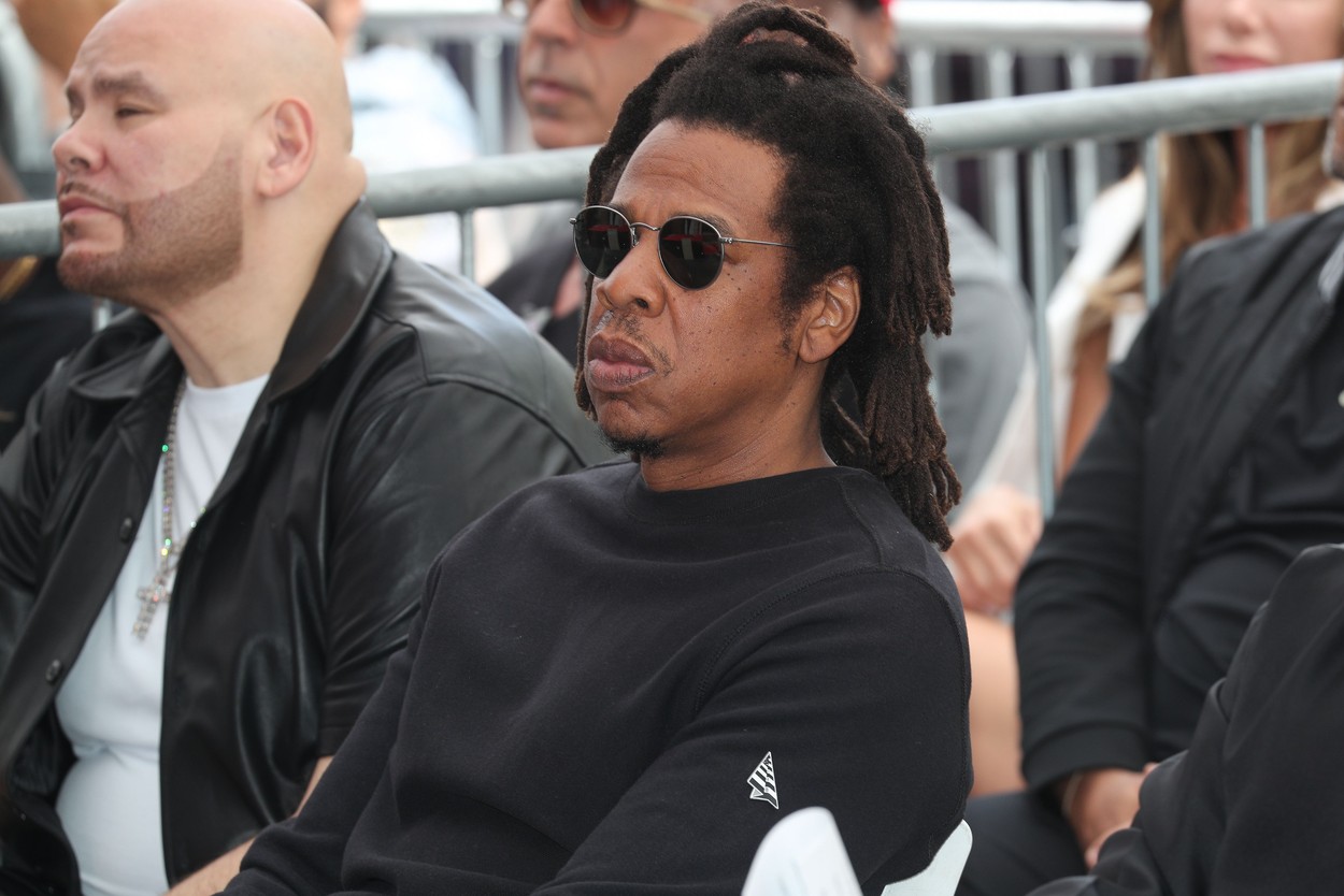 Cool or what?! Jay-Z s-a flexat cu toate Grammy-urile în fața fanilor