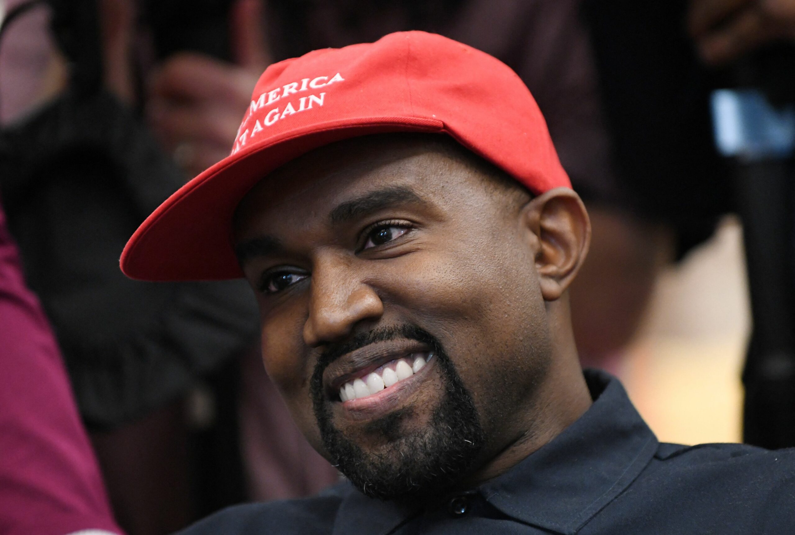 Kanye West a blocat apelurile avocaților săi, iar aceștia comunică prin intermediul ziarelor cu el