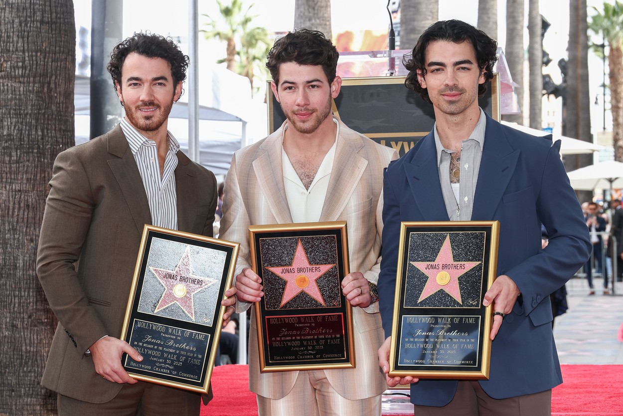 Jonas Brothers au primit o stea pe Walk of Fame. Nick și Priyanka au arătat, pentru prima dată, chipul fetiței lor