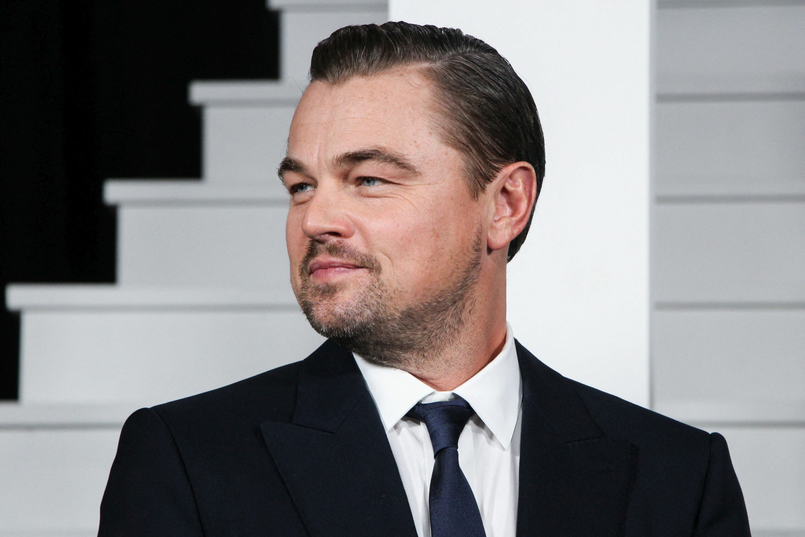 Leonardo DiCaprio a uitat-o pe Gigi Hadid?! Actorul a fost surprins în compania unui model de 19 ani