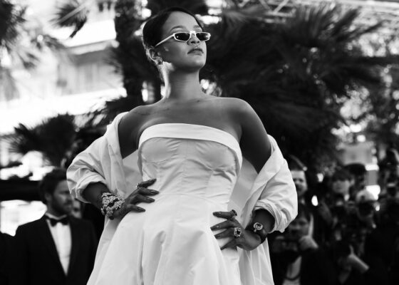 Stil de graviduță. Rihanna a întors toate privirile pe străzile din Italia cu ținuta ei