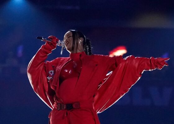 Rihanna a făcut playback la Super Bowl?! Gafele pe care le-au observat fanii la reprezentația divei din Barbados