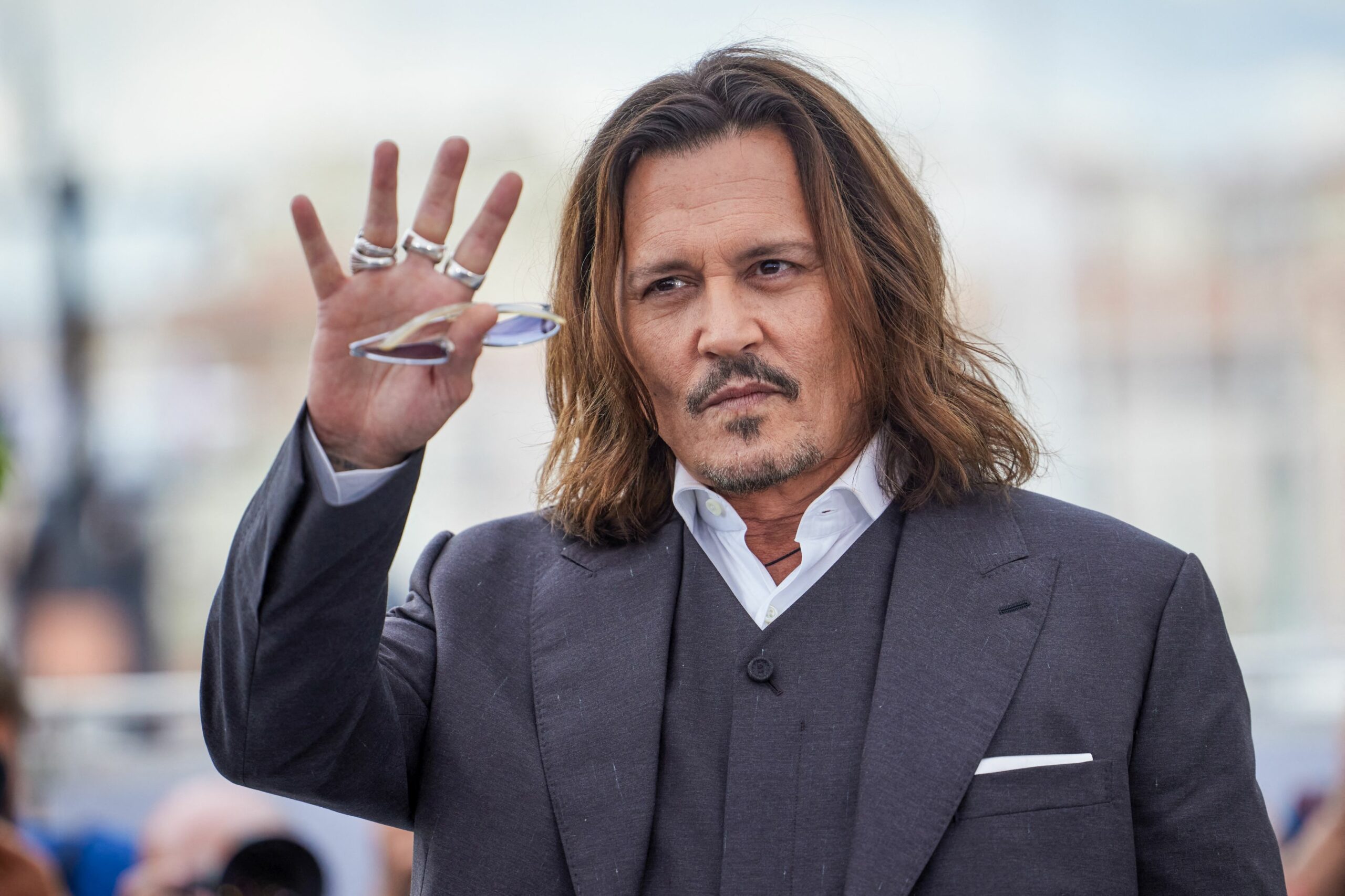 Dantura lui Johnny Depp de la Cannes, motiv de controversă. Are dinții lui Jack Sparrow
