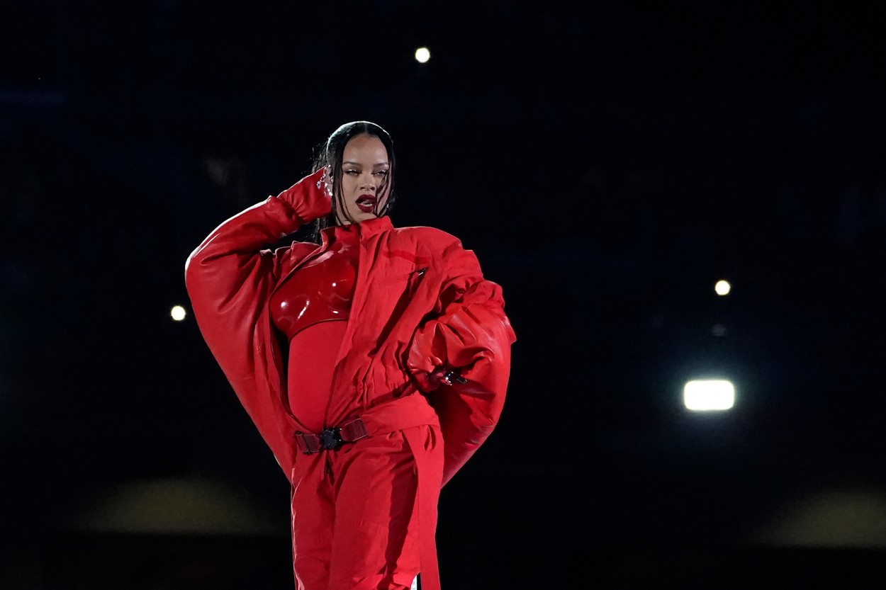 Rihanna a bifat un nou record cu spectacolul de la Super Bowl