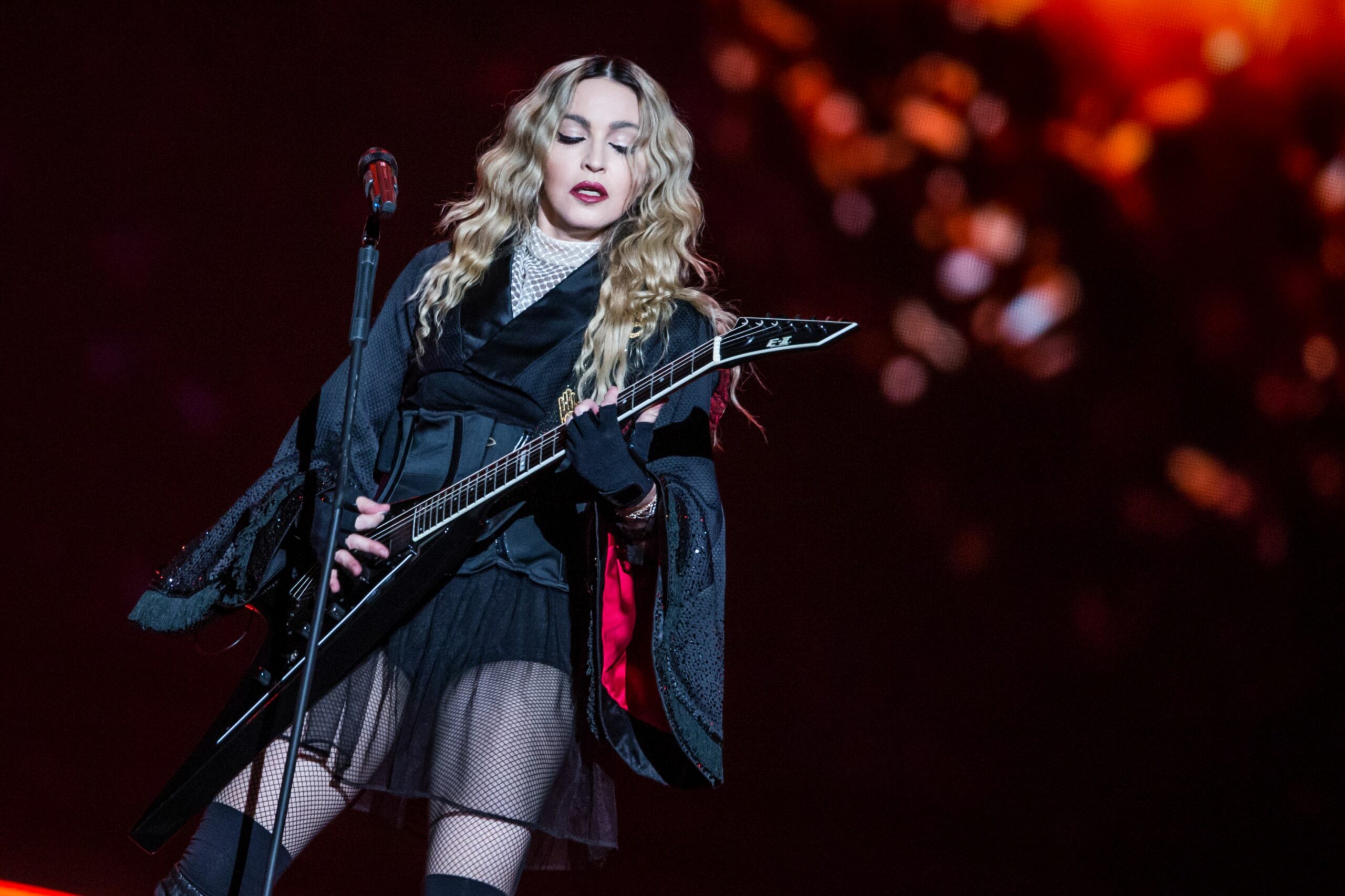 Madonna a ajuns la terapie intensivă. Artista a fost găsită inconștientă în casă