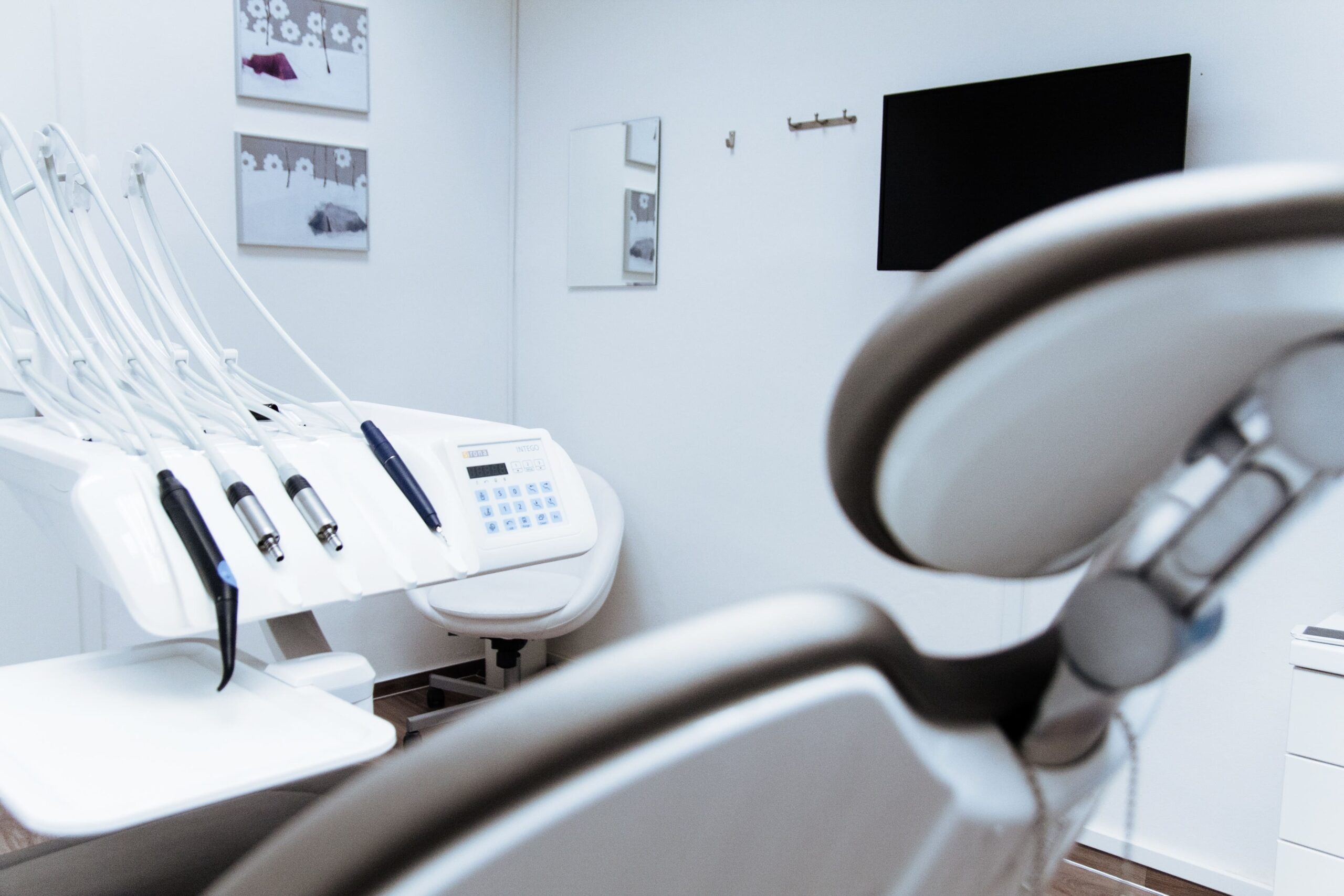 (P) Când se recomanda o extracție dentară în cadrul unei clinici de stomatologie?