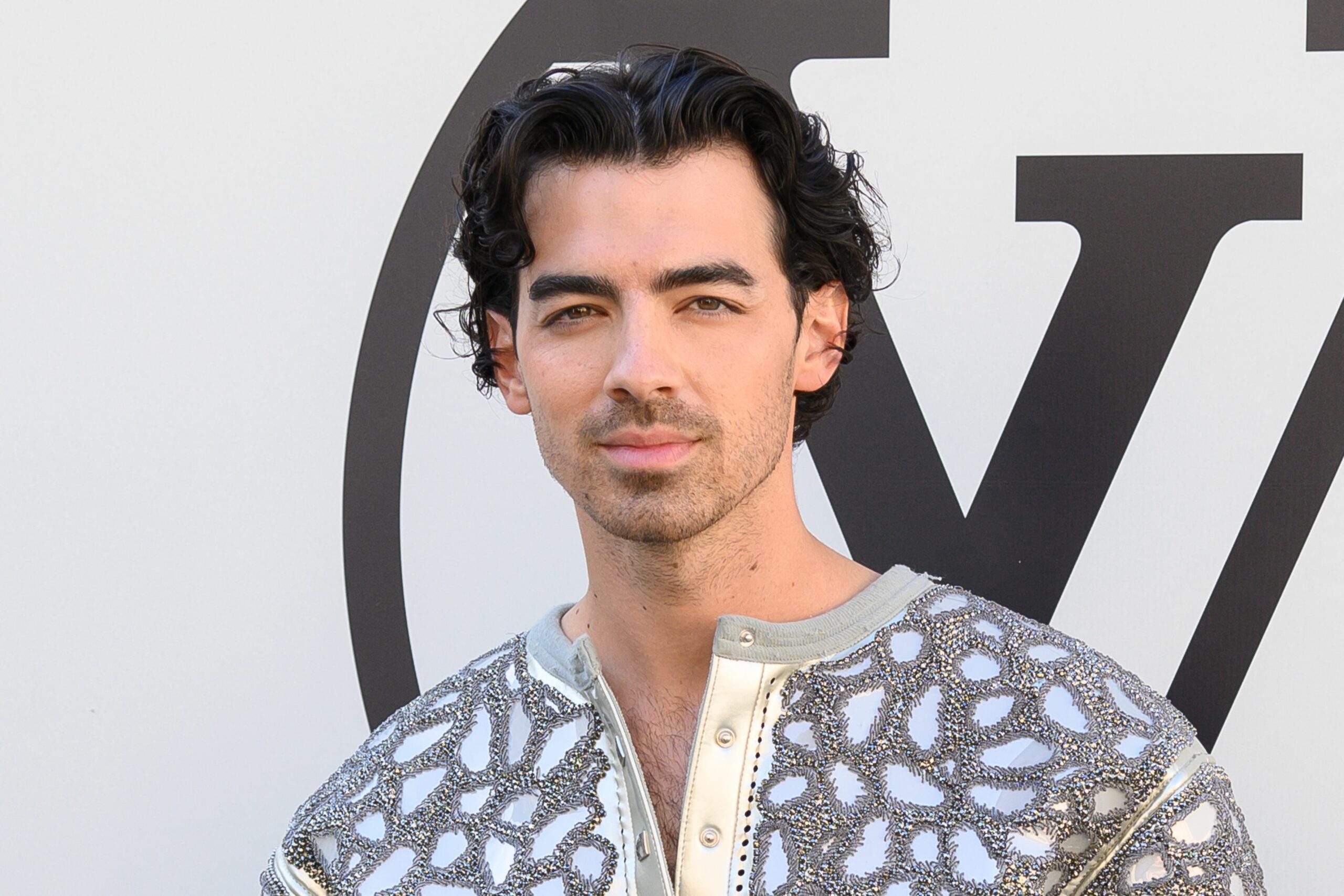 Joe Jonas, despre cel mai penibil moment din cariera lui. „A fost o idee proastă să port haine albe”