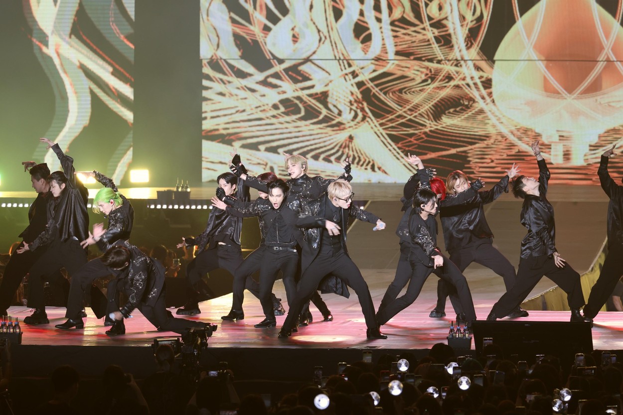 Trupa K-POP Ateez a făcut senzație pe o piesă românească, la un concert din Madrid