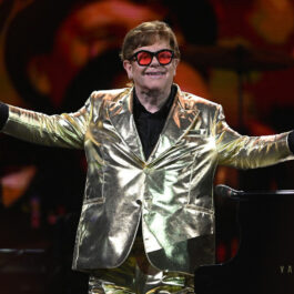 Elton John a susținut concertul final în fața a mii de fani. A purtat un costum auriu și o cămașă neagră pe sub. A făcut o reverență la final și le-a mulțumit pentru susținere. Când a revenit acasă a alunecat și Elton John a fost spitalizat pentru un control amănunțit