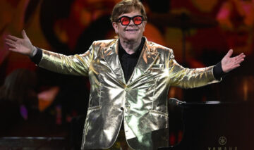 Elton John a susținut concertul final în fața a mii de fani. A purtat un costum auriu și o cămașă neagră pe sub. A făcut o reverență la final și le-a mulțumit pentru susținere. Când a revenit acasă a alunecat și Elton John a fost spitalizat pentru un control amănunțit