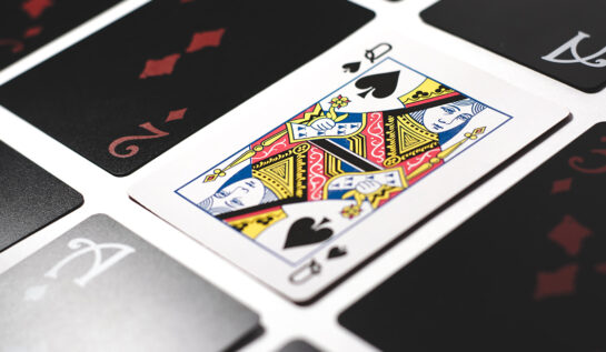 (P) De la începător la expert: Un ghid către dominanța asupra meselor de blackjack online