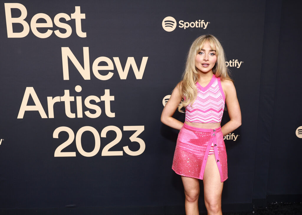 Sabrina Carpenter a adoptat un look de vacanță la petrecerea Spotify Best New Artist 2023.