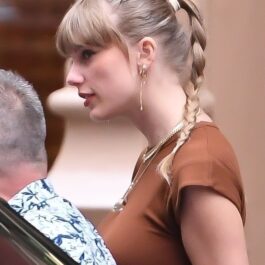 Taylor Swift a ieșit la cină cu Ed Sheeran și a ales o coafură simplă, o coadă împletită