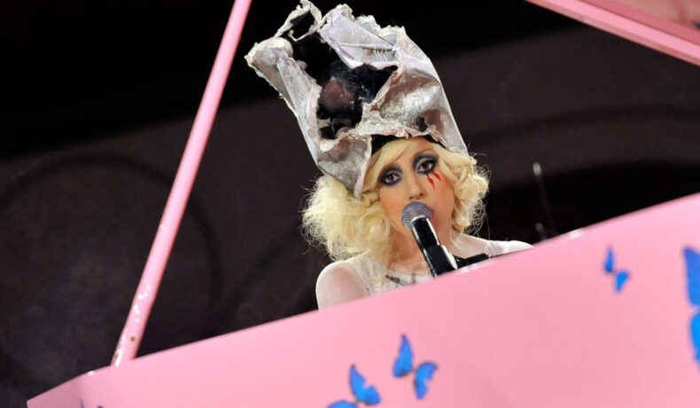 Lady Gaga s-a filmat fără machiaj. Cum arată chipul artistei, fără filtre și intervenția make-up artiștilor