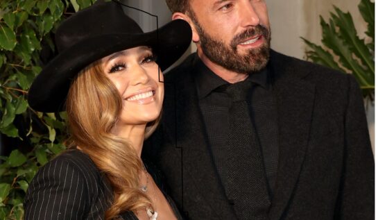 Jennifer Lopez și Ben Affleck au fost surprinși în timp ce se sărutau. Cei doi s-au bucurat de o zi distractivă în familie
