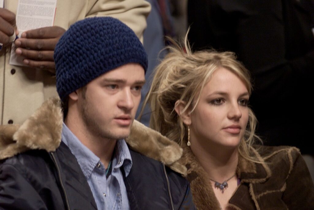 Justin Timberlake și Britney Spears, în tribune, la un eveniment sportiv