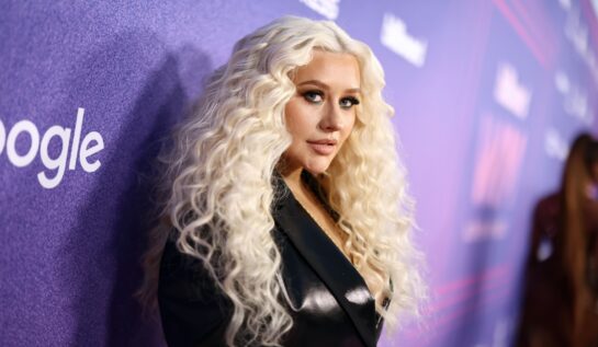 Christina Aguilera și-a etalat fizicul în colanți negri mulați. Artista a fost surprinsă alături de logodnicul ei, Matthew Rutler