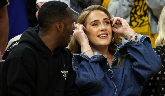 Adele a strălucit alături de soțul ei la un meci de baschet. Cei doi au arătat extrem de fericiți împreună