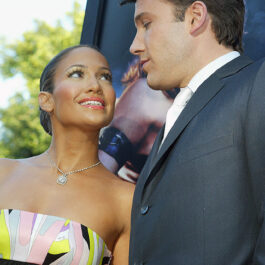Cea mai recentă apariție a lui Jennifer Lopez și Ben Affleck îi arată pe cei doi sunt îndrăgostiți
