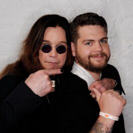 Ozzy Osbourne și Jack Osbourne îmbrăcați elegant