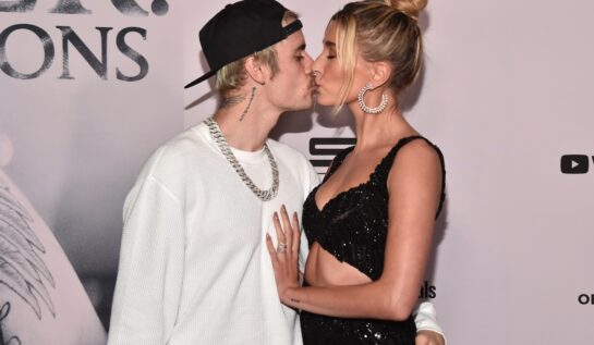 Justin Bieber și-a sărutat soția și a încărcat momentul romantic pe Instagram. Cântărețul nu evită să le arate fanilor cât de mult o iubește pe Hailey