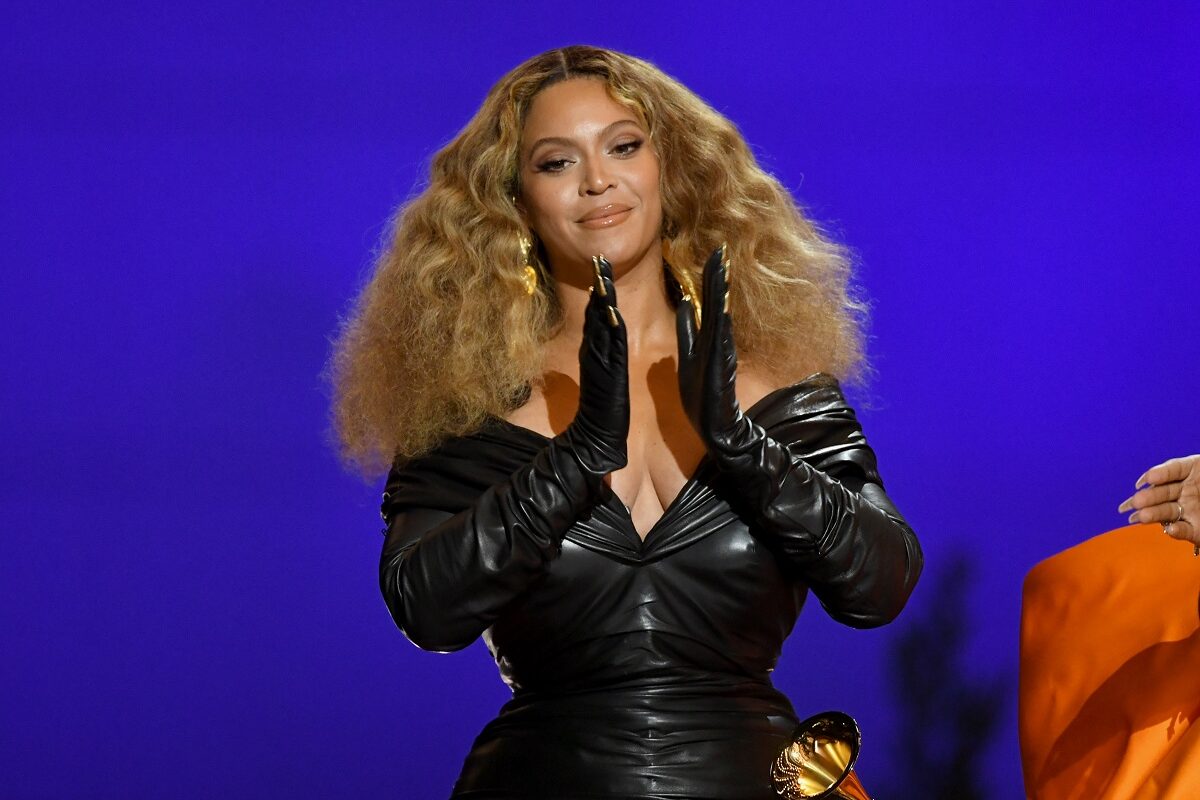 Beyonce și-a îndemnat fanii și pe Taylor Swift să râdă și să danseze la premiera filmului ei Renaissance