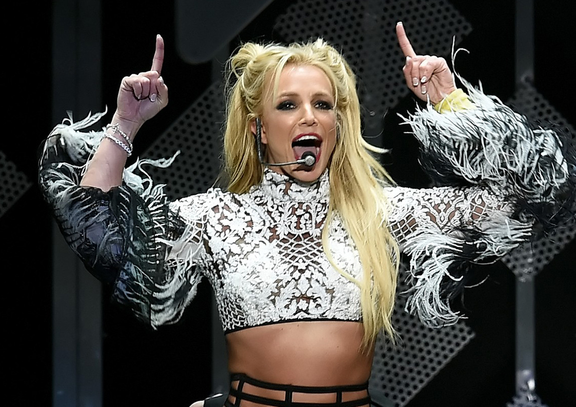 Britney Spears a postat mai multe imagini topless din dormitor. Artista le-a spus fanilor că este pregătită pentru un nou început în 2024