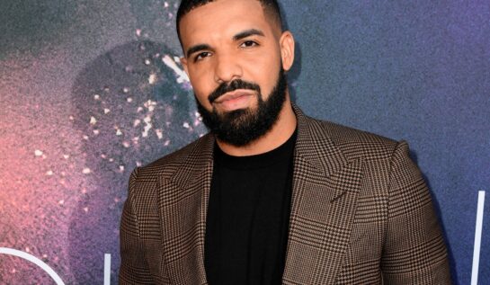 Drake a petrecut sărbătorile alături de familie. Artistul s-a bucurat de momente fericite împreună cu fiul său