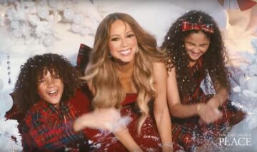 Mariah Carey alături de copiii ei jucându-se în zăpadă