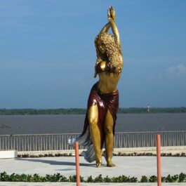 Shakira are o statuie în oraşul natal Barranquilla din Columbia. Este din bronz