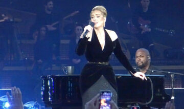 Adele anunță o reluare a turneelor. Aici este pe scenă în Marea Britanie