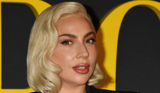 Lady Gaga a fost surprinsă cu un look elegant. Ținuta de culoare neagră i-a scos în evidență silueta impecabilă