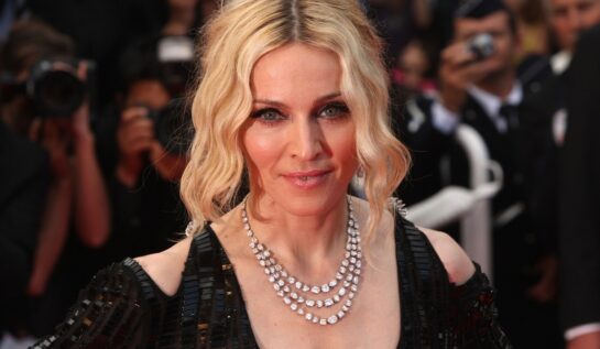 Madonna a fost dată în judecată de fani după ce a întârziat aproape 3 ore la concertul din Brooklyn. Vedeta pop este acuzată de „publicitate falsă”