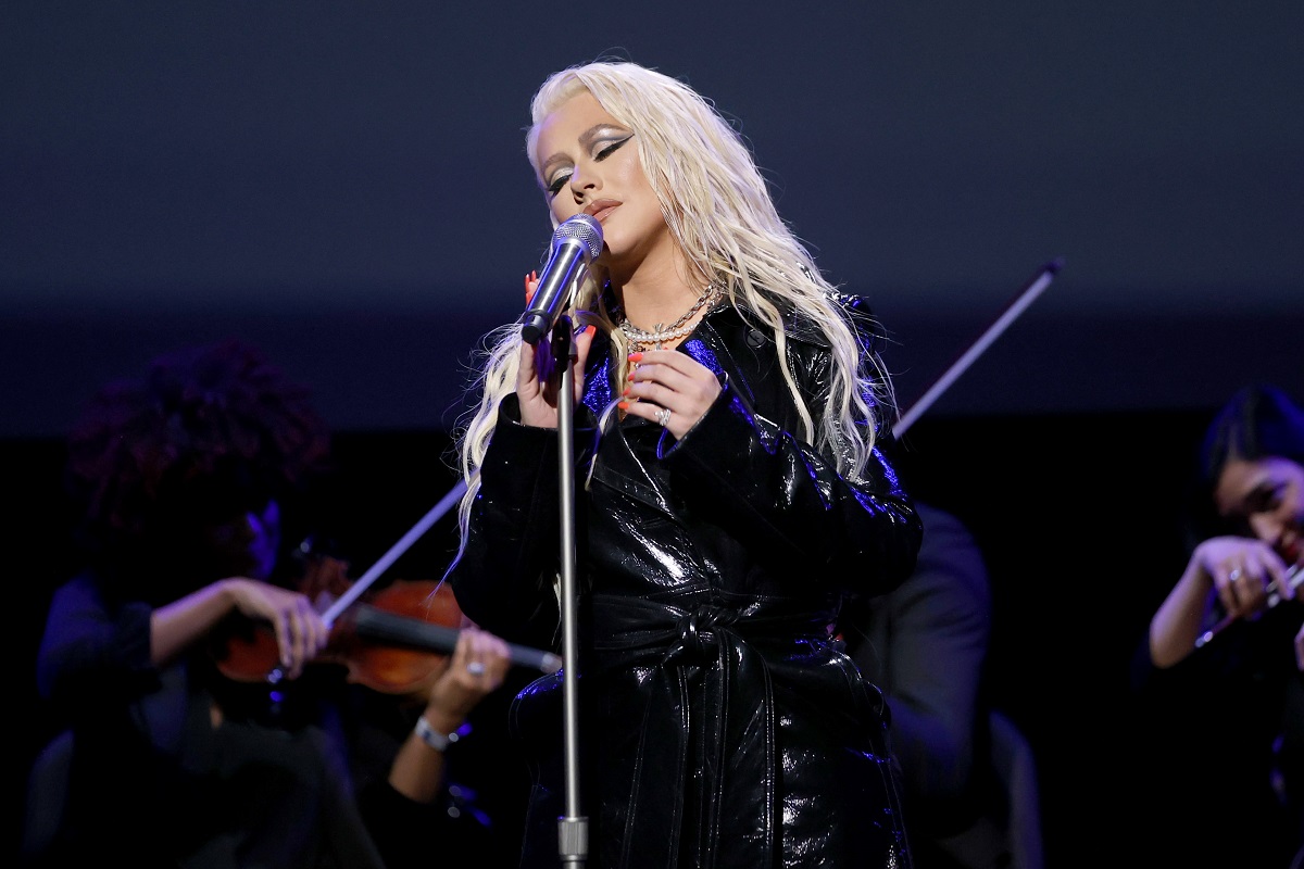 Christina Aguilera a afișat o siluetă mai suplă ca niciodată în cadrul concertului ei din Las Vegas. Cântăreața a purtat o ținută extrem de sexy