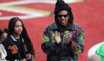 Jay-Z și Blue Ivy îmbrăcați casual la Super Bowl 2024