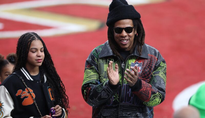 Jay-Z s-a mândrit cu fiica lui la Super Bowl 2024. Micuța a încercat să recreeze o fotografie din 2020