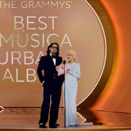 Vedetele au strălucit pe covorul roșu de la Premiile Grammy 2024. Maluma și Christina Aguilera au avut ținute elegante