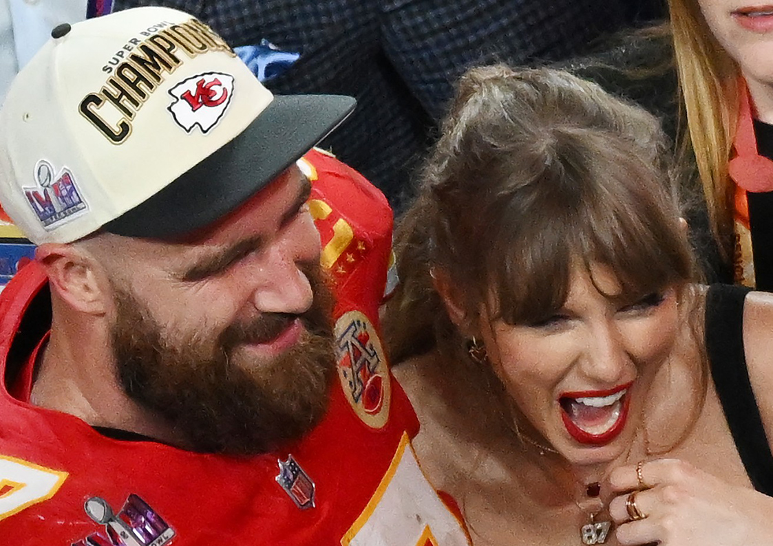 Primul sărut în public. Taylor Swift și Travis Kelce s-au sărutat pe teren la Super Bowl 2024