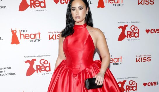 Demi Lovato a arătat uimitor pe covorul roșu la evenimentul „Go Red for Women”. Spectacolul a avut ca scop informarea oamenilor cu privire la bolile cardiovasculare