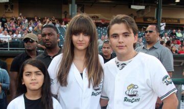 Cei trei copii ai lui Michael Jackson la un meci de baseball din 2012