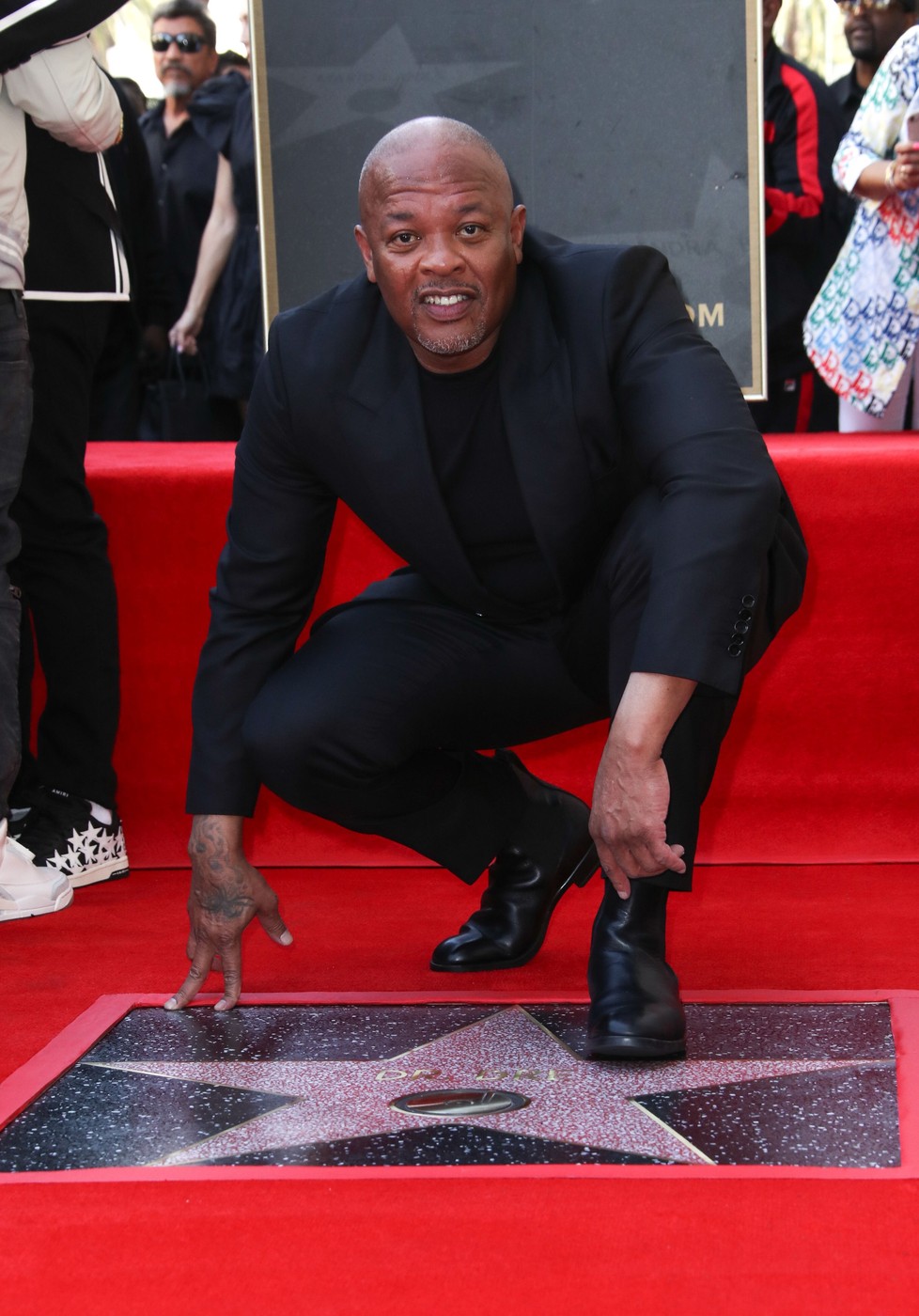 Dr. Dre a primit o stea pe Hollywood Walk of Fame. El s-a pozat mândru lângă steaua cu numele lui / Profimedia Images